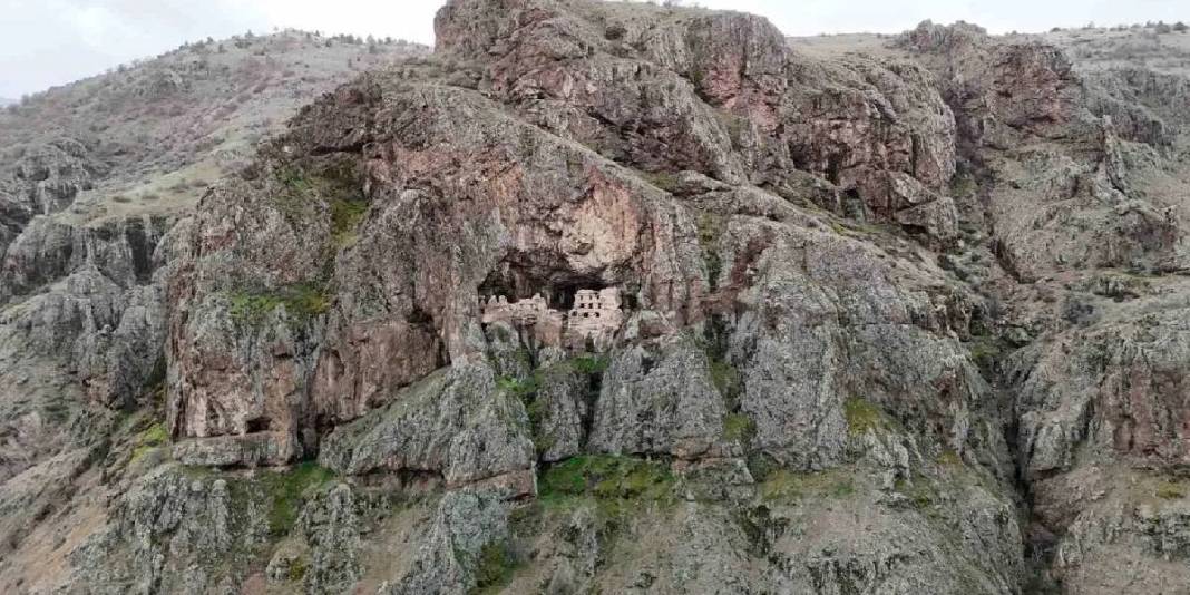 Trabzon Sümela’sı değil Ankara Alicin’i: Doğal yapı göz kamaştırıyor 4